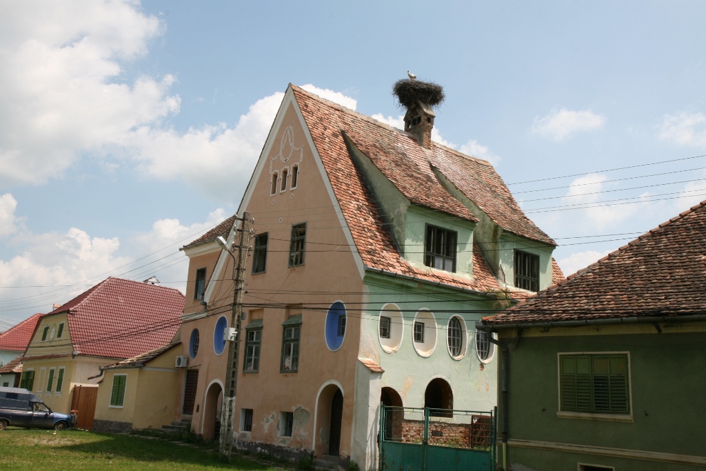 Rumänien_06-2014_0407.JPG - Im Ortskern von Schönberg (Dealu Frumos).