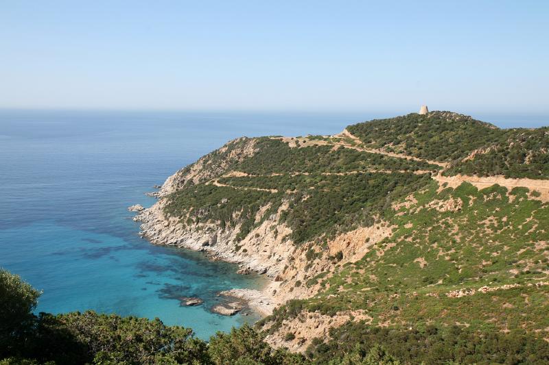 Sardinien2009_0036.JPG - Einer der unzähligen Türme (Nuraghen), hier an der Südküste Sardiniens.