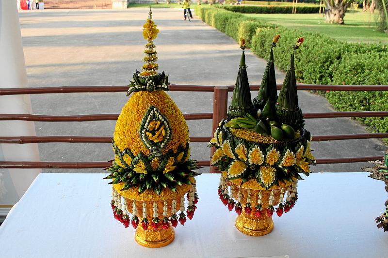 Thailand_2008_0197.JPG - Ausstellung der schönsten "Schiffchen".  Nun ja, diese hier können bestimmt nicht schwimmen, aber schön sind sie!