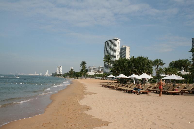 Thailand_2008_1339.JPG - ... für einen Strandspaziergang am Beach von Pattaya.